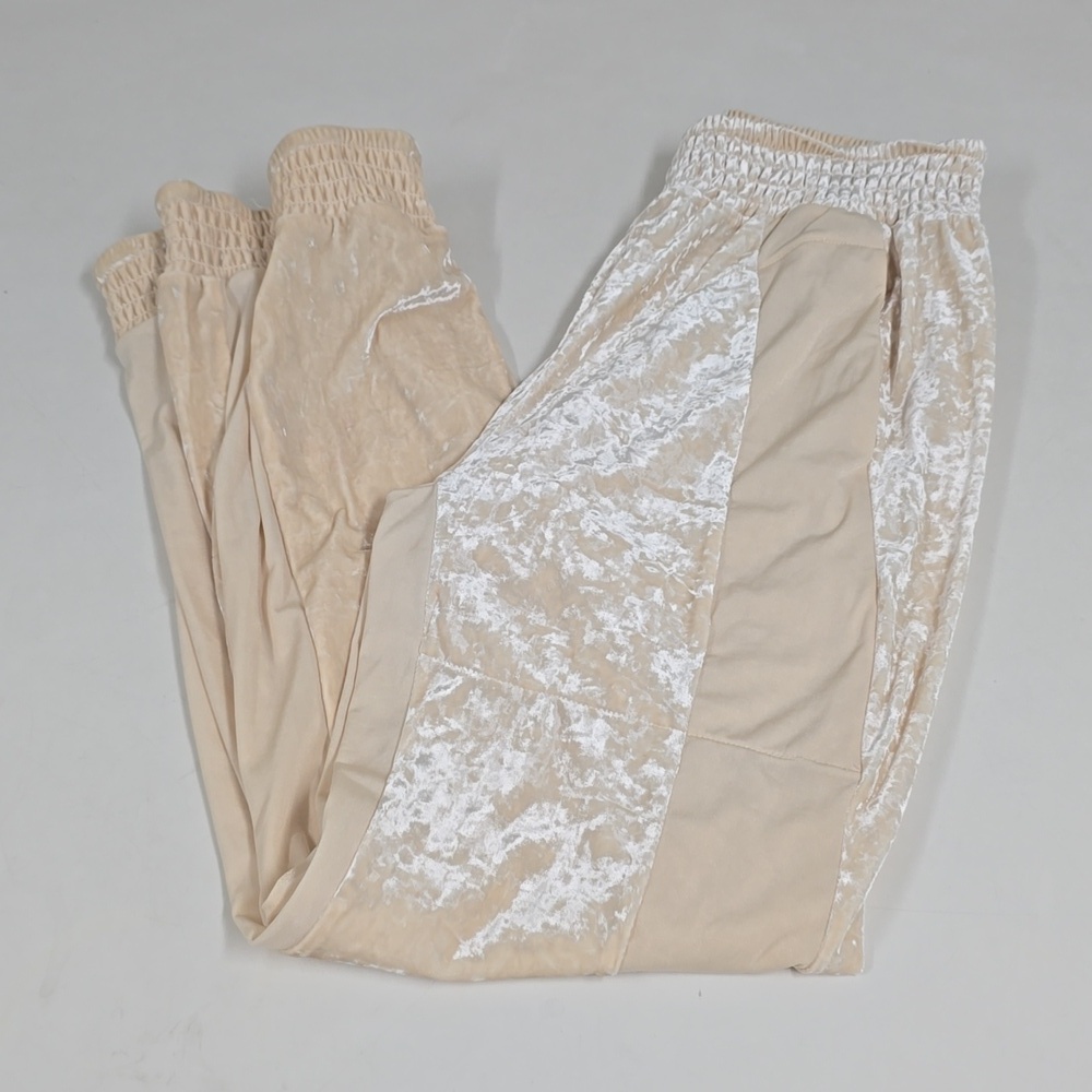 Set HAH Intimates Comin’ in Haht Cream Velvet Bodysuit and Pants - Picture 2 of 15
